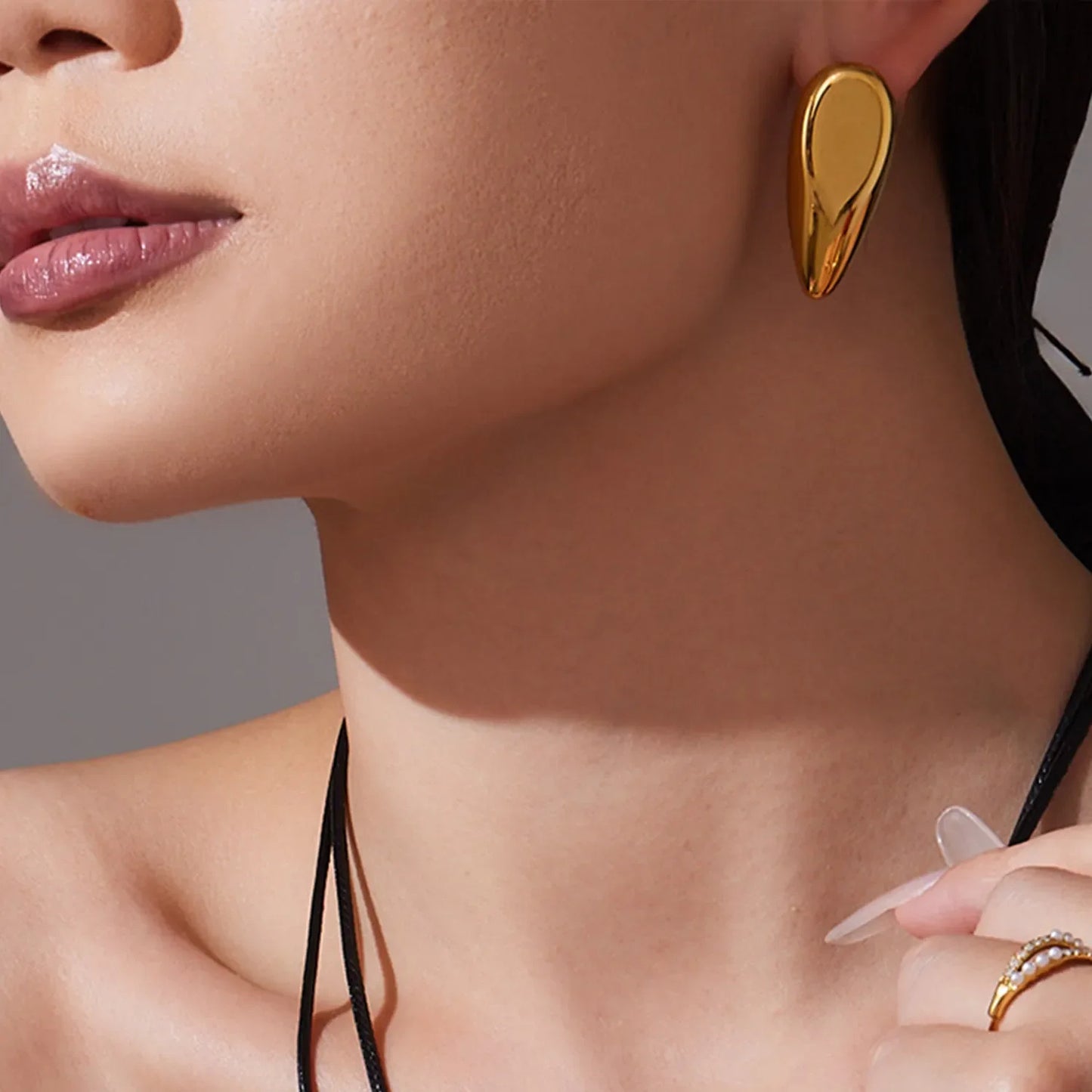 Wholesale Waterproof PVD Gold/Silver Contoured Teardrop Studs