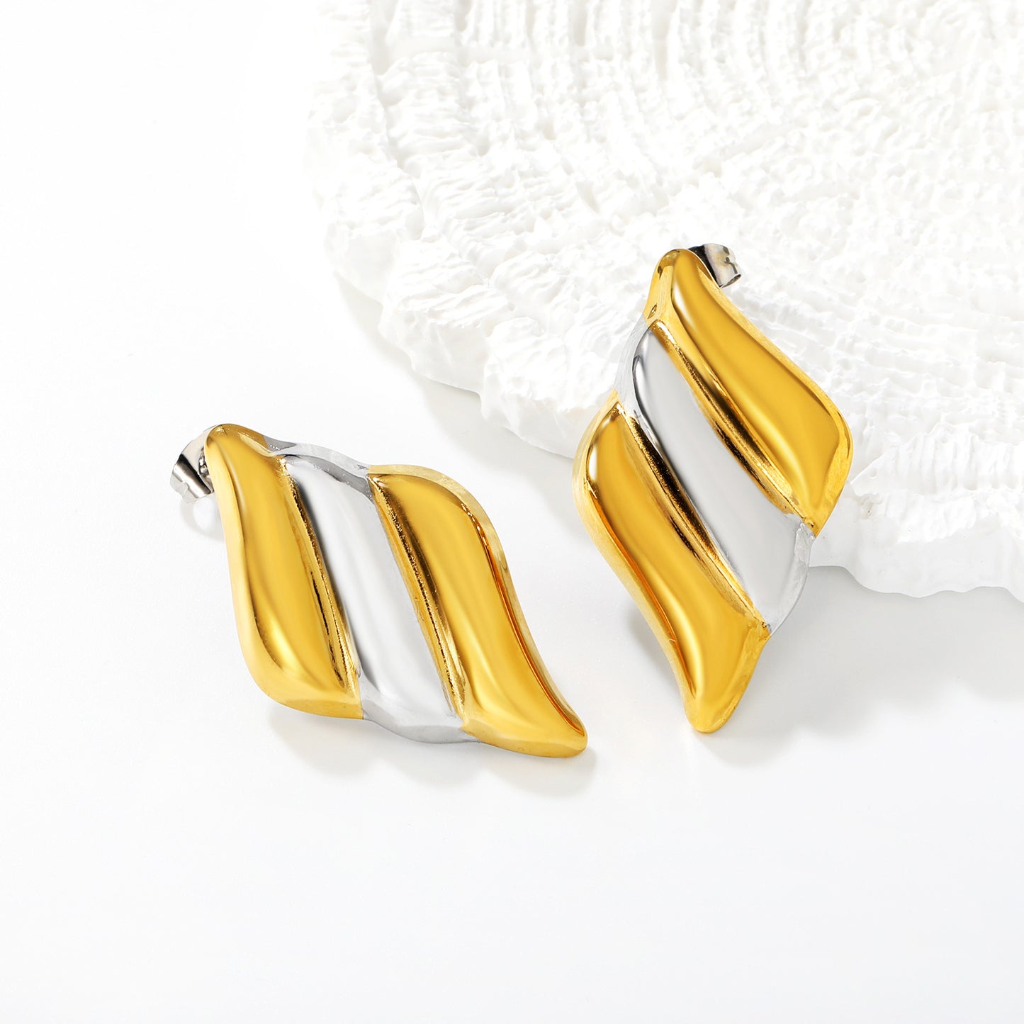 Wholesale Waterproof Two-Tone Spiral Sculpted Fluid Stud Earrings