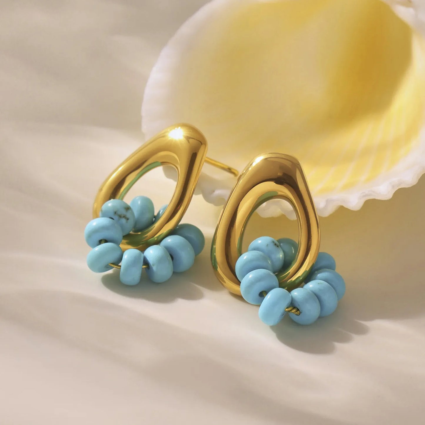 Wholesale Waterproof Antique PVD Gold Sculpted Teardrop Huggies