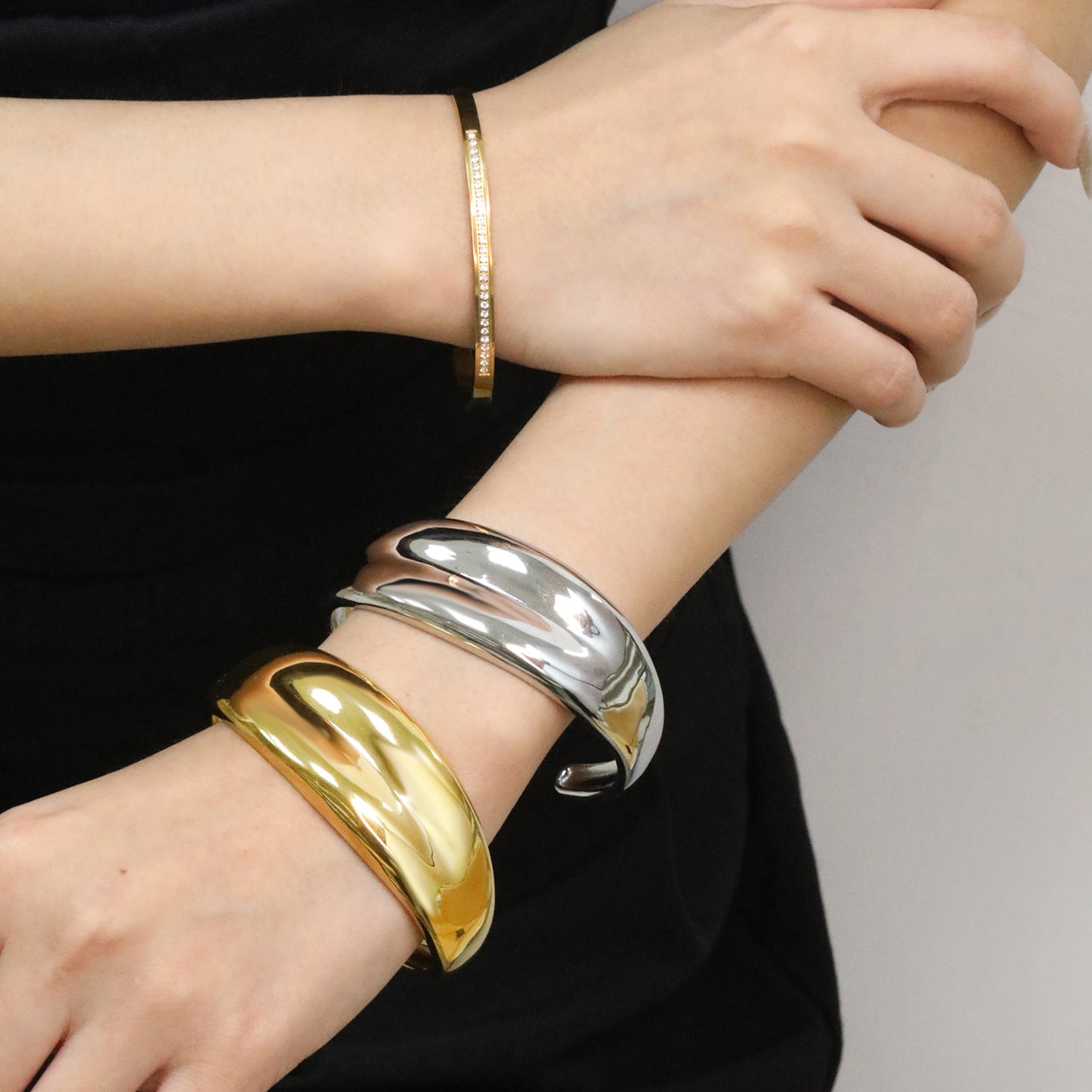 Wholesale Waterproof PVD Gold Slim Pave Zircon Matte Open Bangle