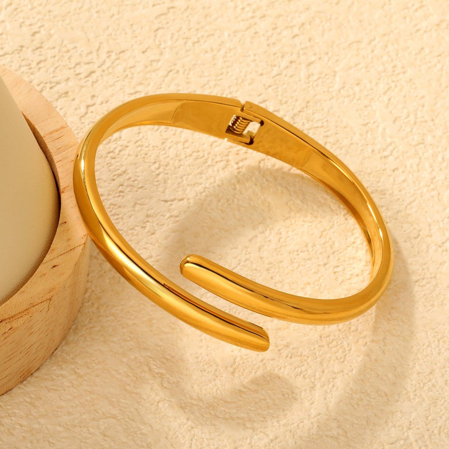 Wholesale 304L Stainless Steel Cross-over Bangle with Spring