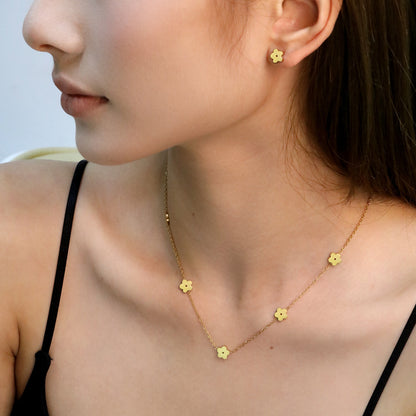 Wholesale Waterproof PVD Gold Sculpted Clover Necklace & Stud Set