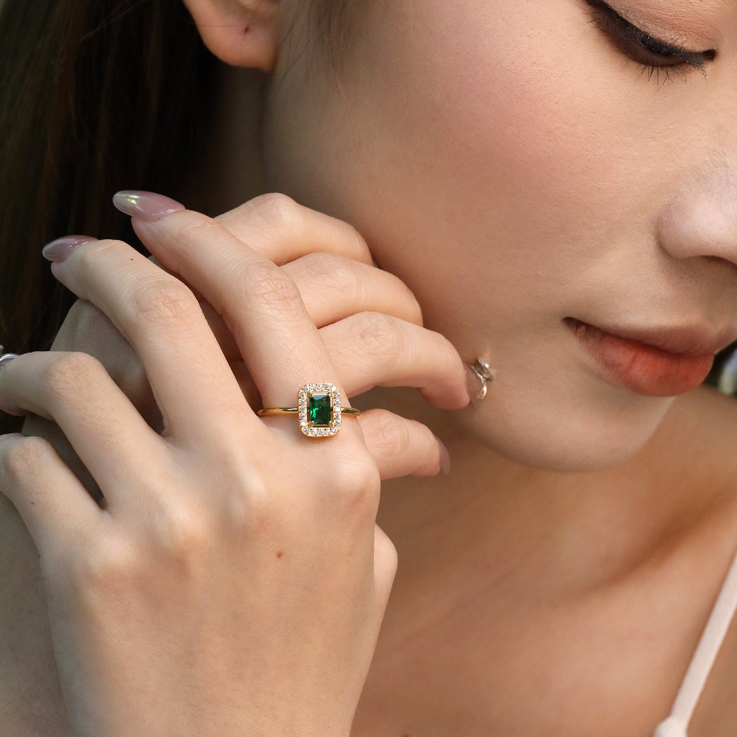 Luxury Emerald Green Zircon Halo Ring Stainless Steel Waterproof