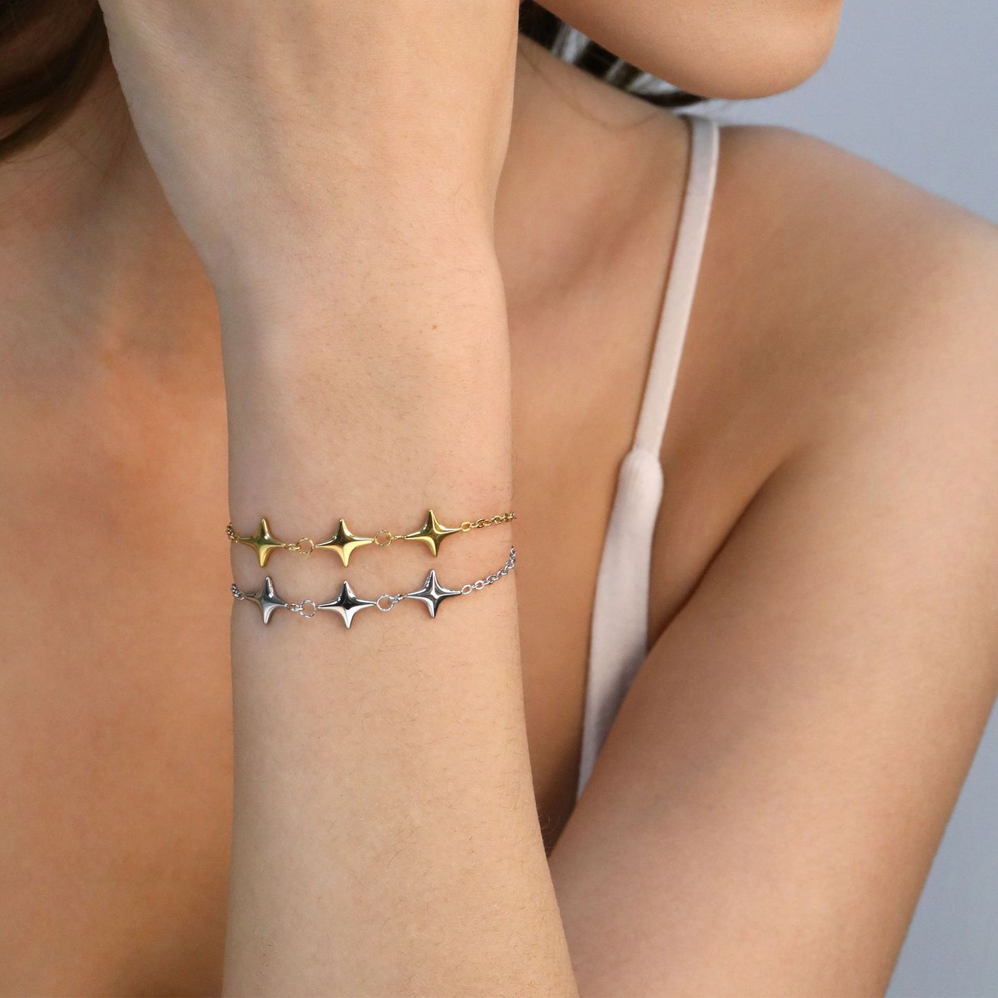 Wholesale Waterproof PVD Gold 4-Point Star Spaced Dainty Bracelet