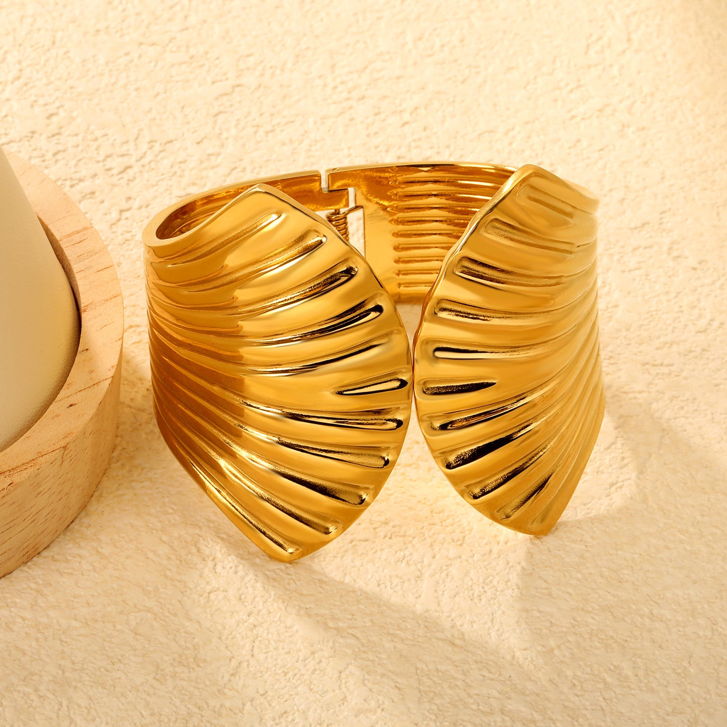 Chunky 304L Stainless Steel Ripple Bangle | High-End Gold Cuff