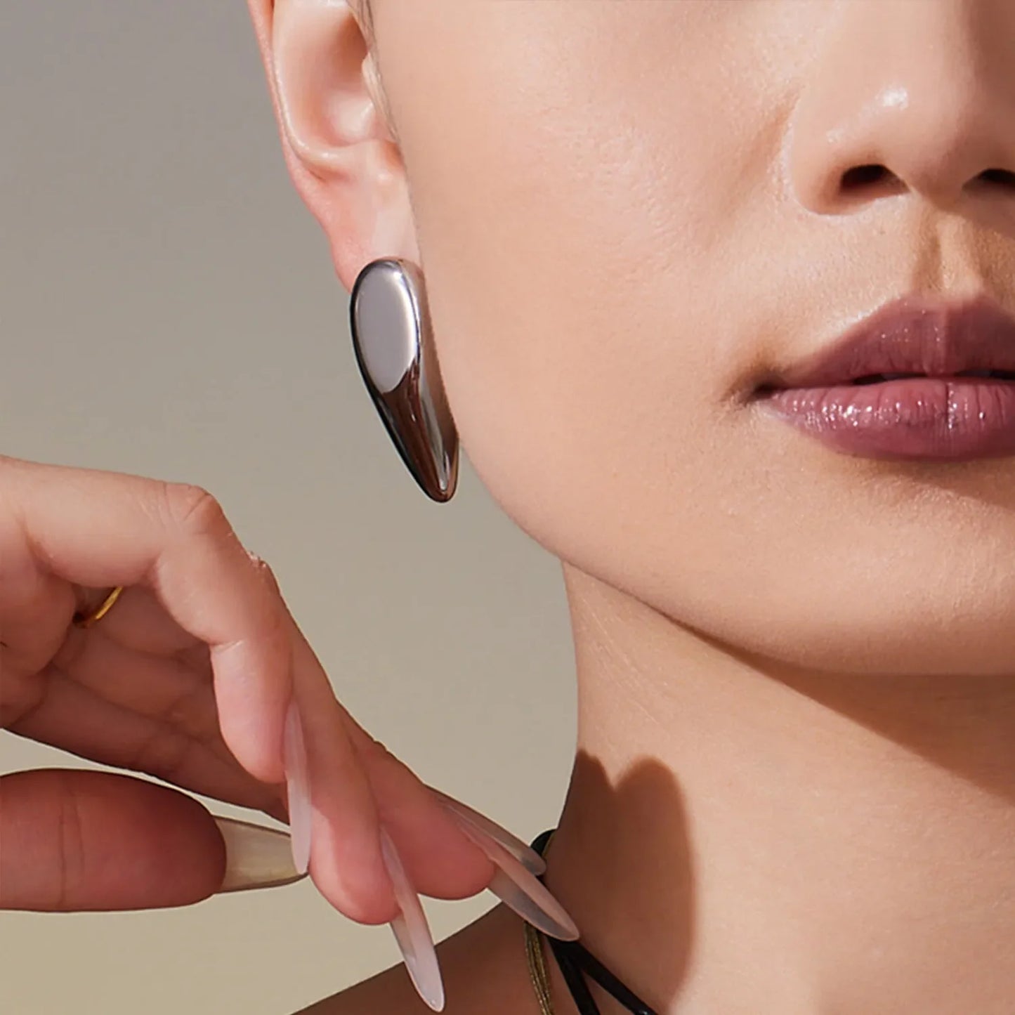 Wholesale Waterproof PVD Gold/Silver Contoured Teardrop Studs
