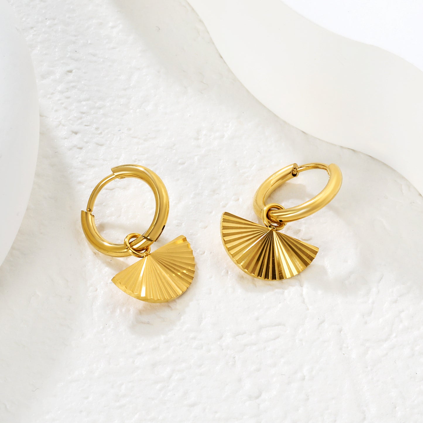 Wholesale Waterproof PVD Gold Retro Fan Radial Texture Earrings