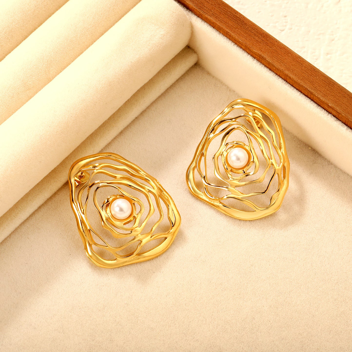 Wholesale Waterproof PVD Gold Sculpted Hollow Rose Pearl Studs