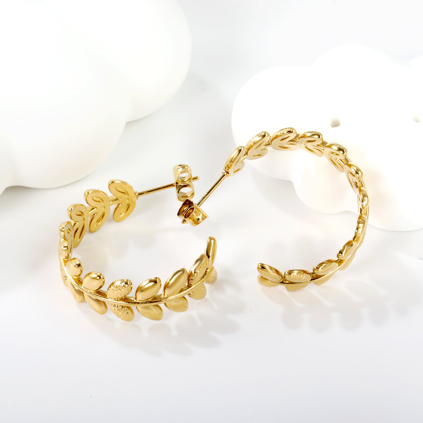 Wholesale leaf Design Gold Earrings for Fashion Wholesalers