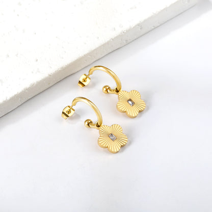 Wholesale 18K Gold Sweet and Charming Flower Diamond Stud Earrings