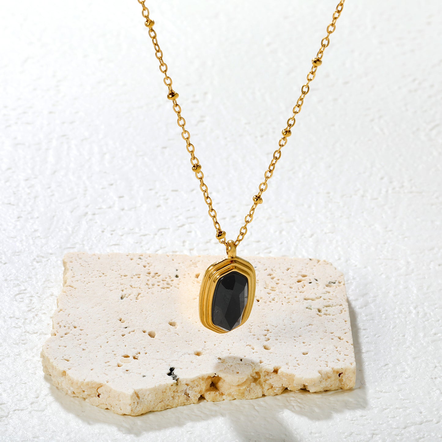 Wholesale Waterproof PVD Oval Black Stone Layered Bezel Necklace