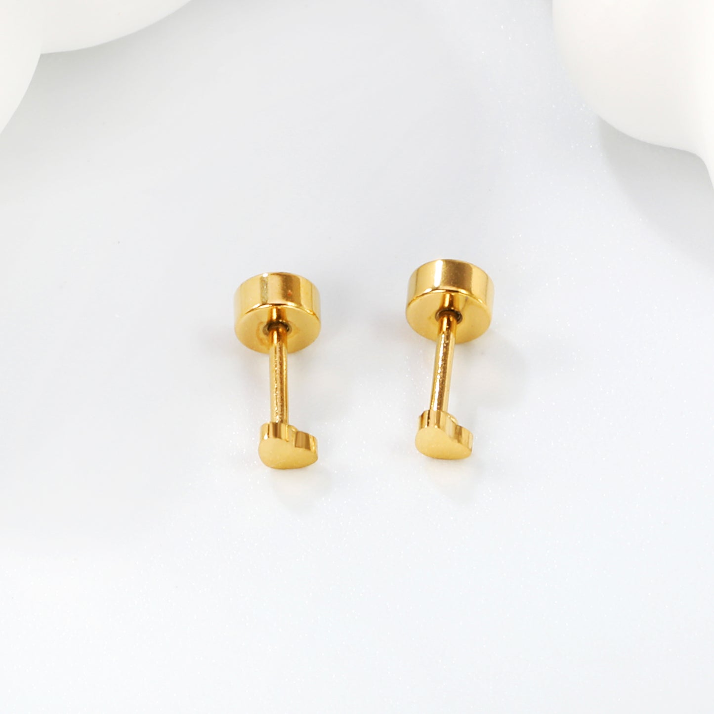 Wholesale 18K Gold Heart Stud Earrings Lovely Design