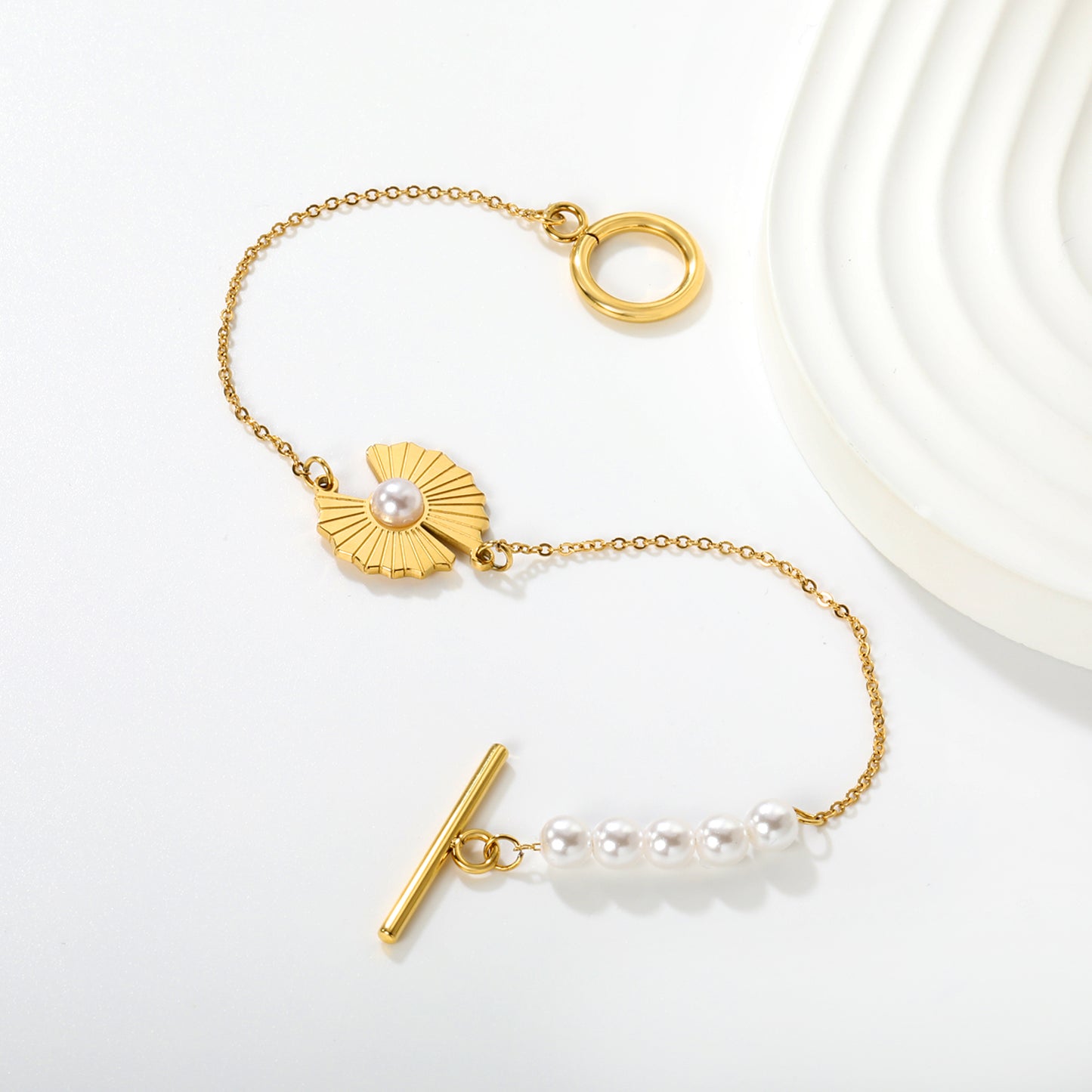 Delicate Light Luxury PVD Gold Pearl Pendant Bracelet Waterproof