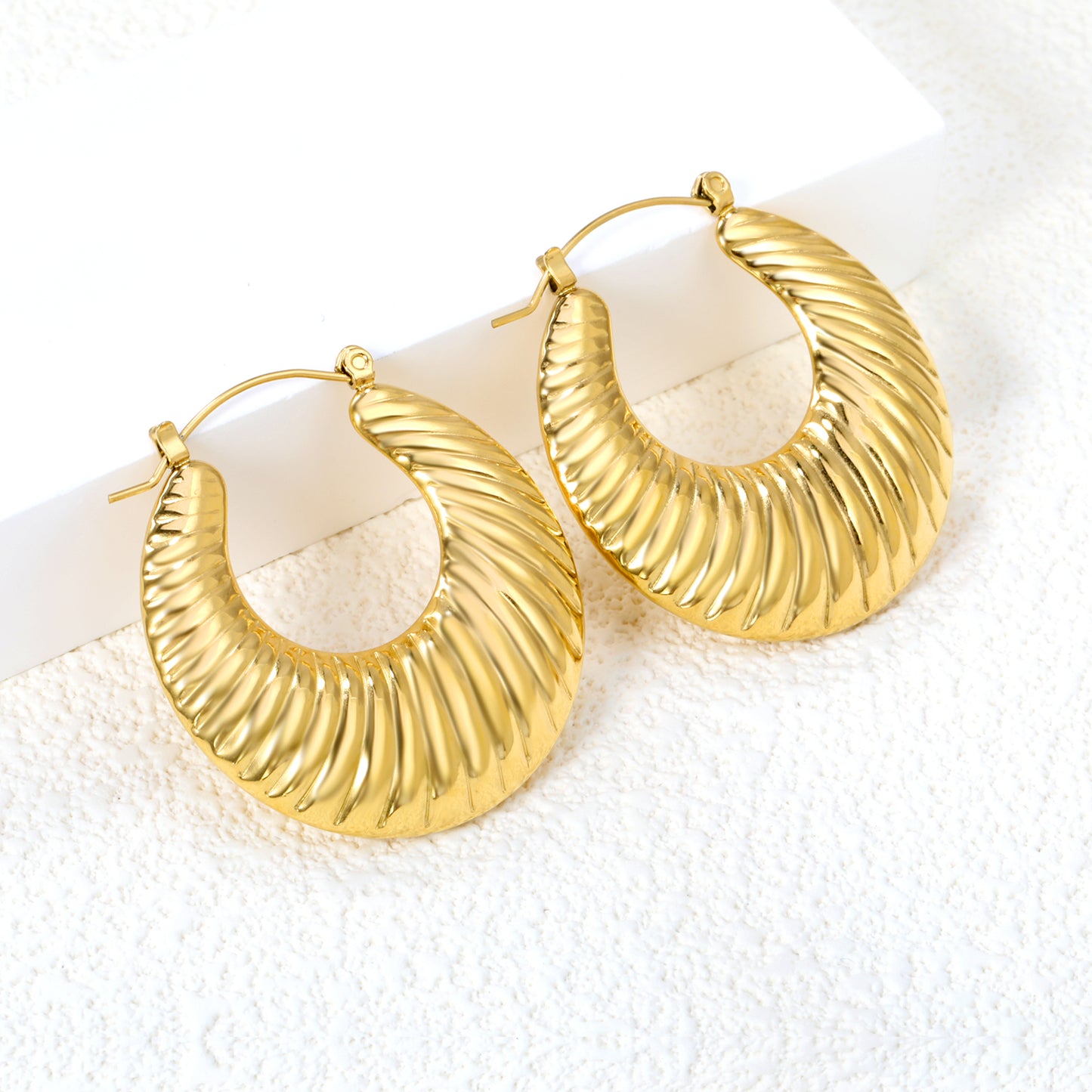 Wholesale Fan - pattern Gold Hoop Earrings for Fashion Distributors