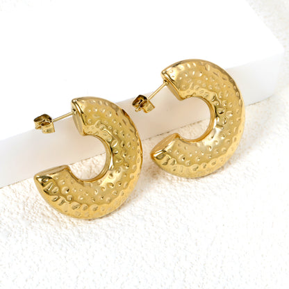 Wholesale Intricate Hollow Gold C - shaped Earrings for Jewelry Vendors