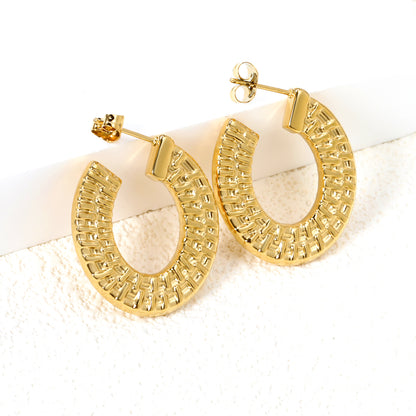 Wholesale Elegant Curved Gold Earrings for Jewelry Retailers