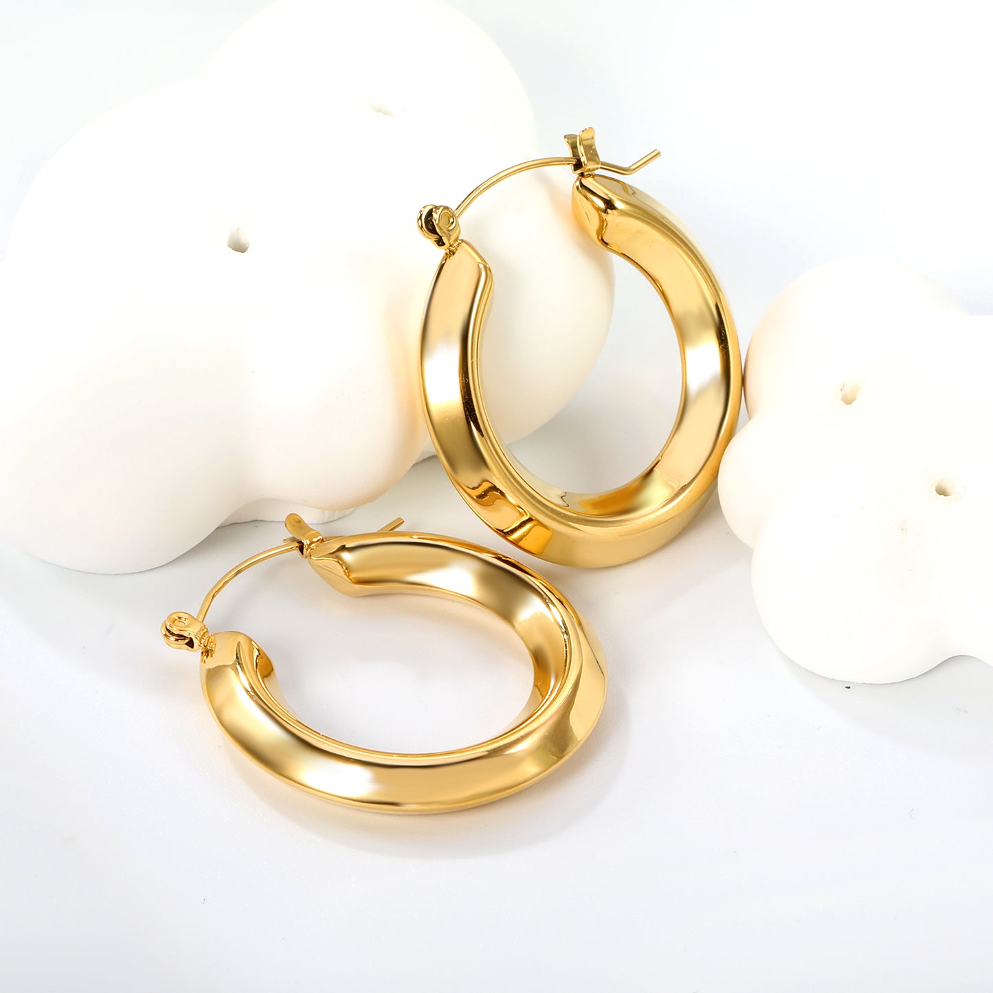 Wholesale Simple Gold Hoop Earrings for Fashion Distributors