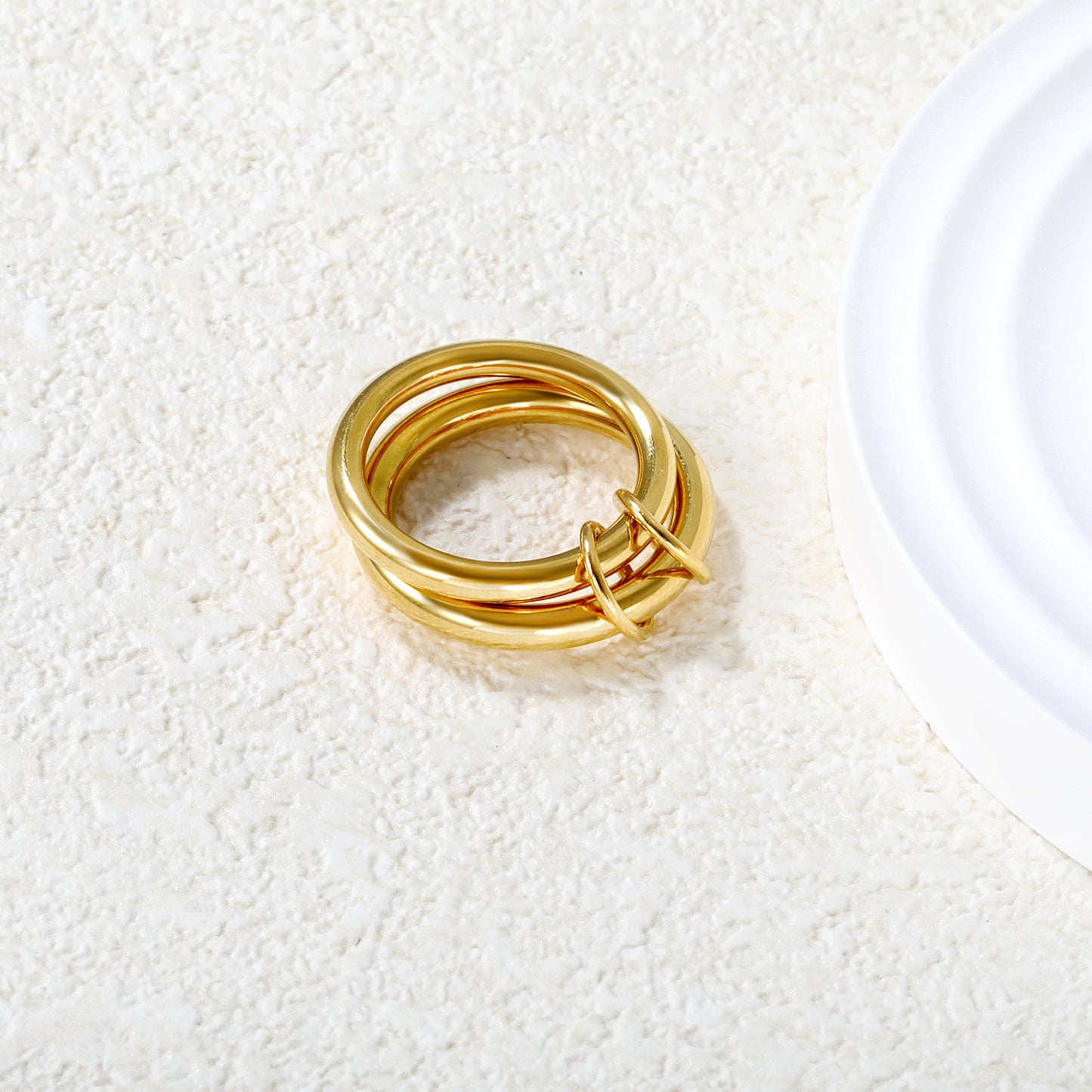 Wholesale 18K Gold Plated Multi-Loop Interlock Ring Twisted Circle Sculpture Light Luxury Art
