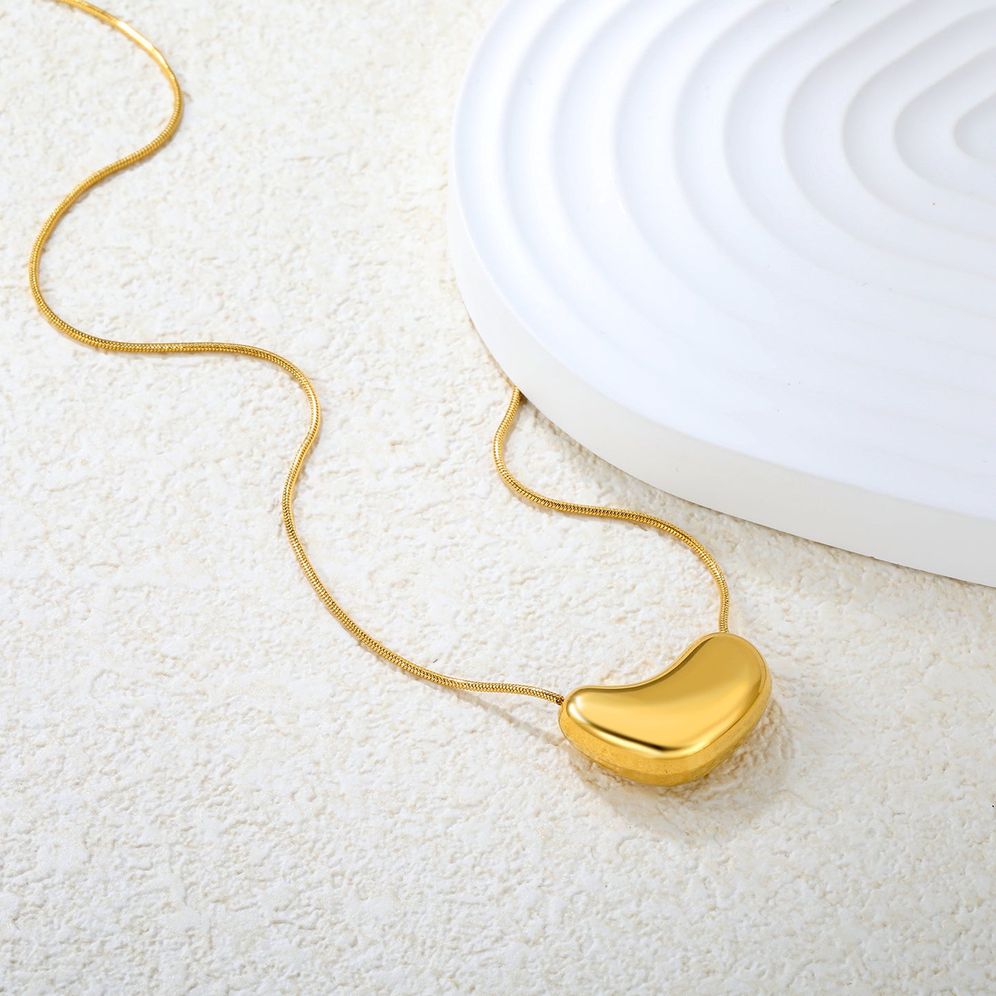 Wholesale 18K Gold Plated Pod-Shaped Pendant Necklace Organic Curve Minimalist Natural