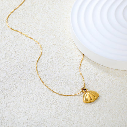 Wholesale 18K Gold Plated Shell Pendant Necklace Textured Surface Natural Theme Luxury