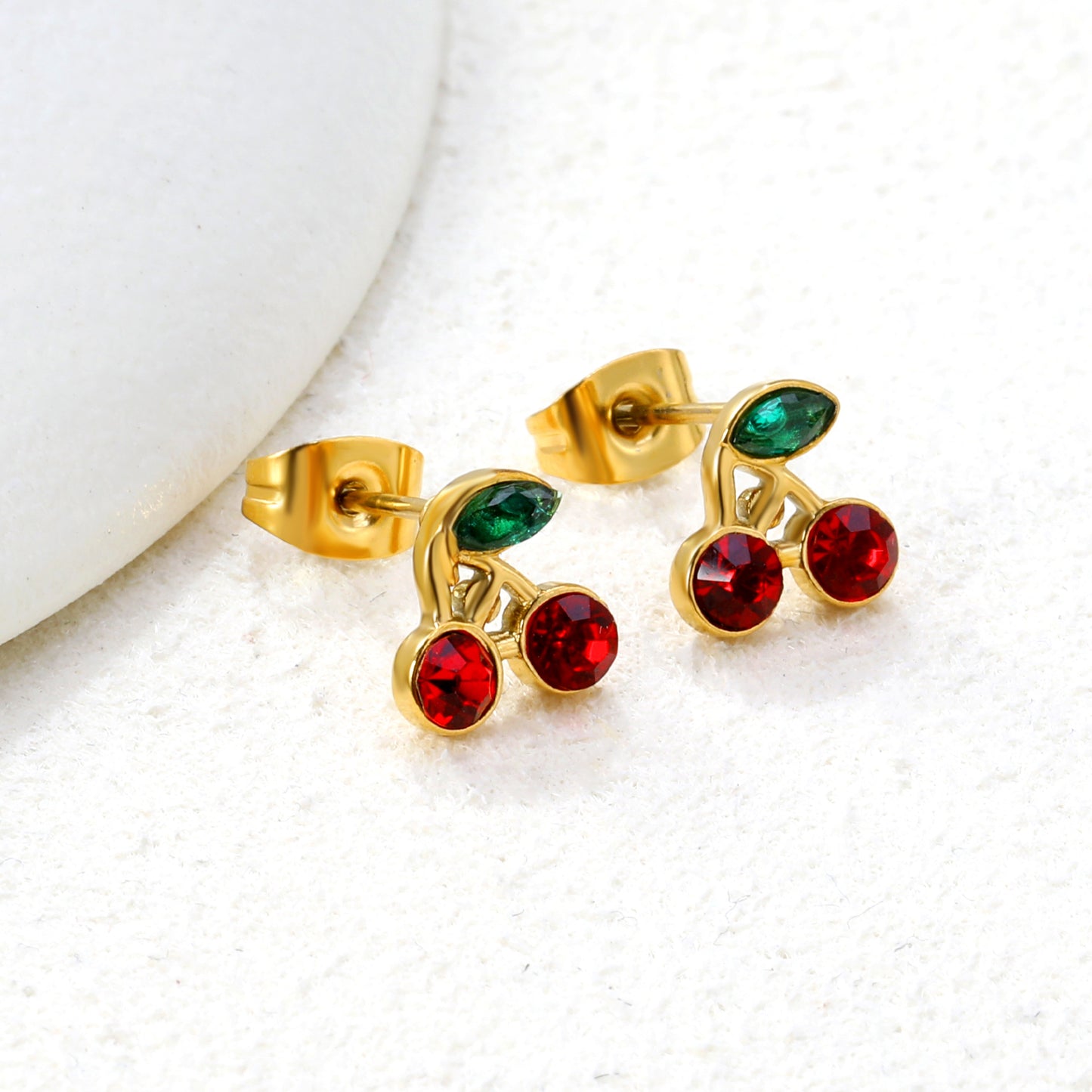 Wholesale stainless steel 18K gold plated cherry green diamonds + white diamonds ordinary pin earrings