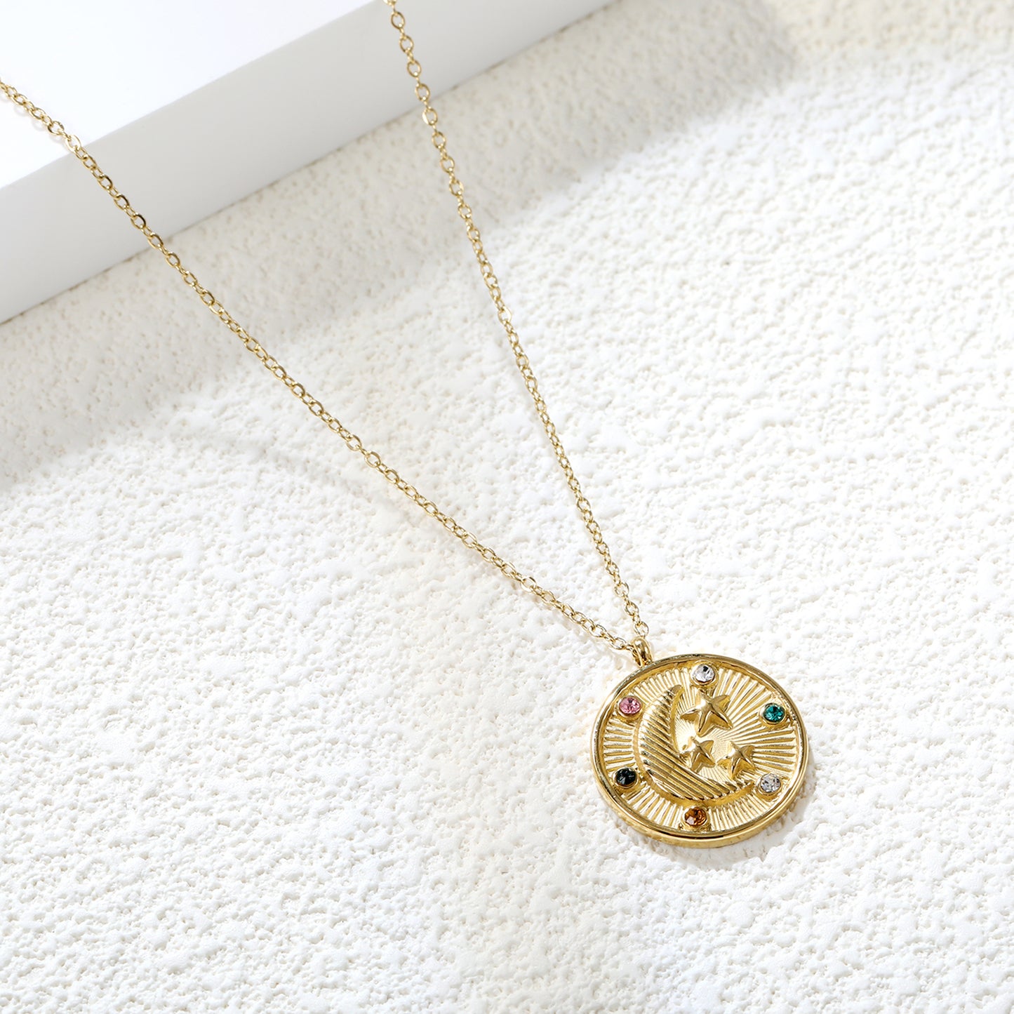 Wholesale Gold toned Stainless Steel Round Pendant with Colorful Gems Necklace Luxurious Style