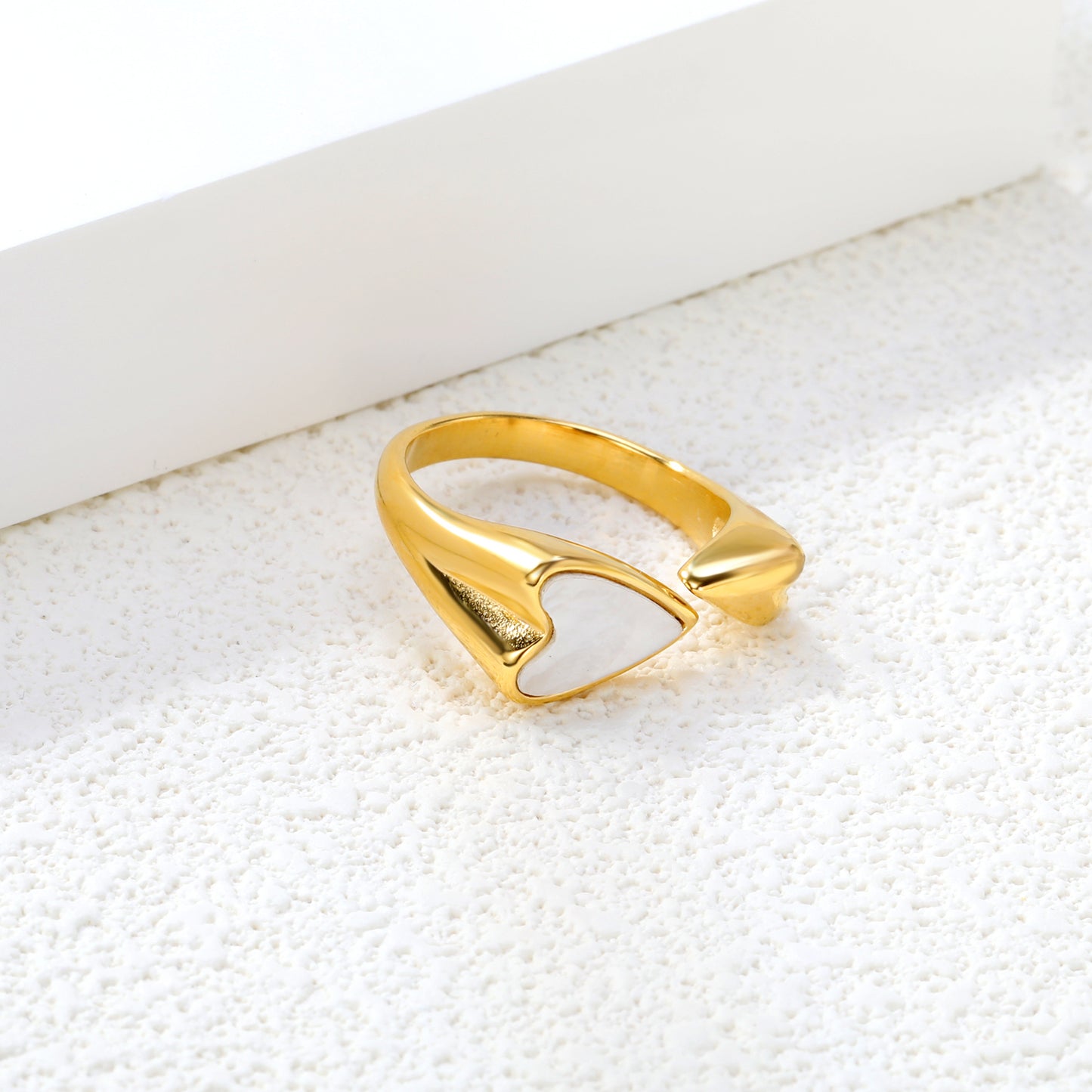 Wholesale heart-shaped two-tone inlaid 18K gold-plated stainless steel ring