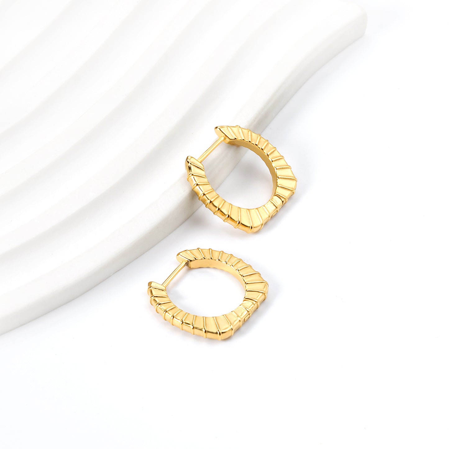 Wholesale Striped Edge Gold Hoop Earrings for Jewelry Vendors