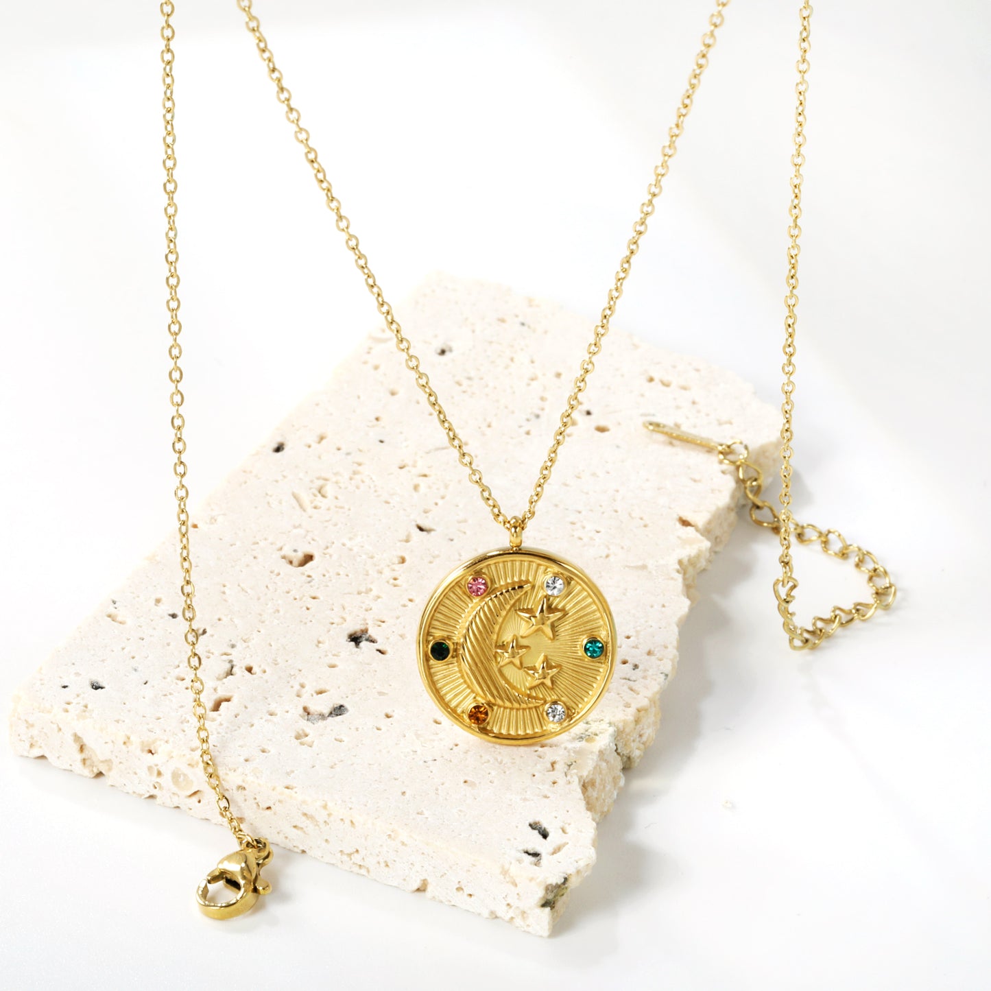 Wholesale Gold toned Stainless Steel Round Pendant with Colorful Gems Necklace Luxurious Style