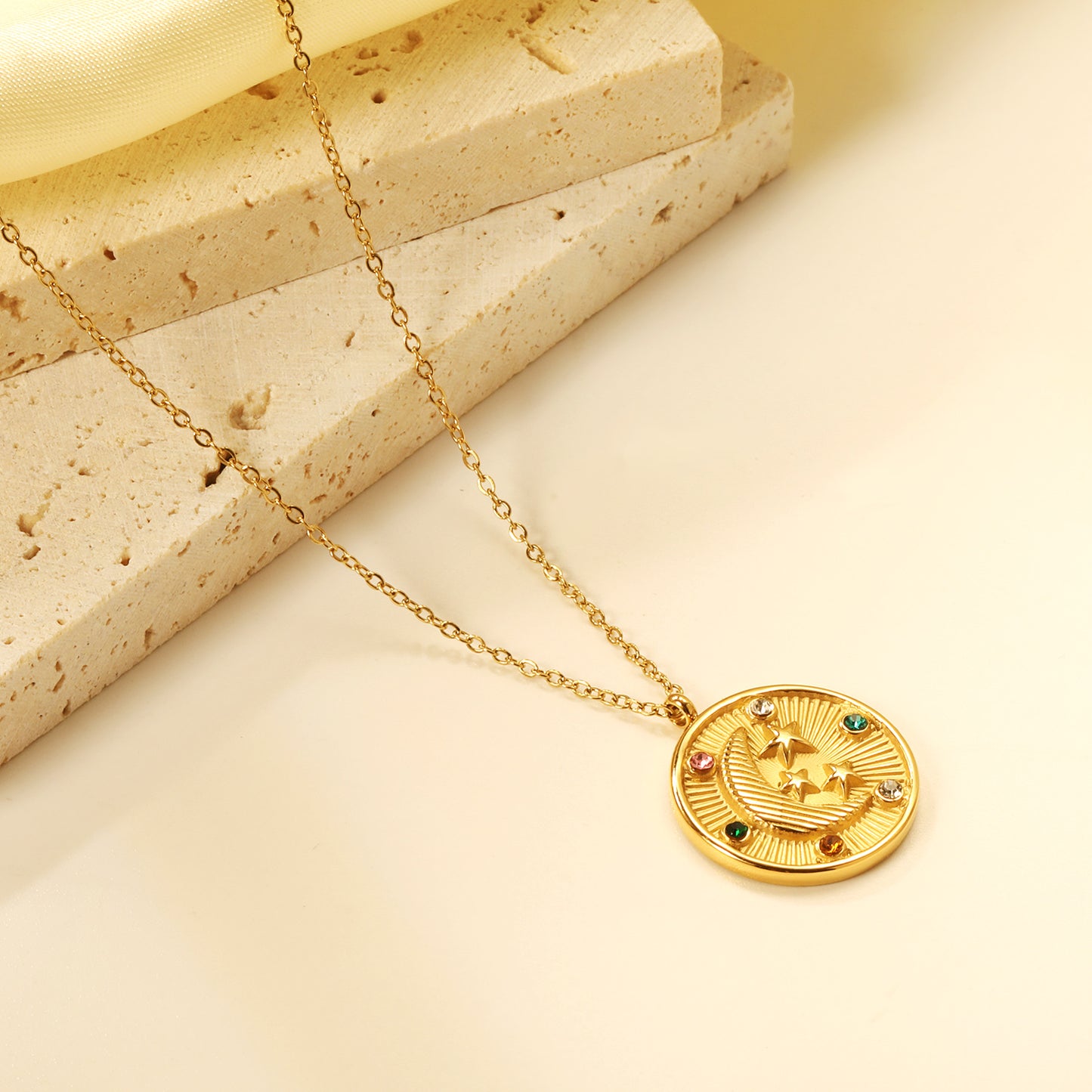 Wholesale Gold toned Stainless Steel Round Pendant with Colorful Gems Necklace Luxurious Style