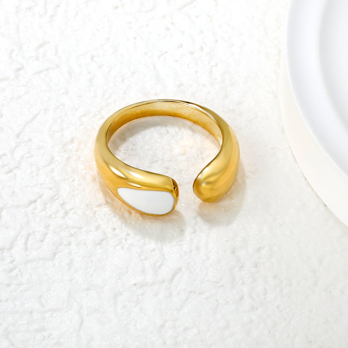Wholesale 18K Gold Plated Arc Ring Mother-of-Pearl & Onyx Inlay Open Band Contrast Luxury