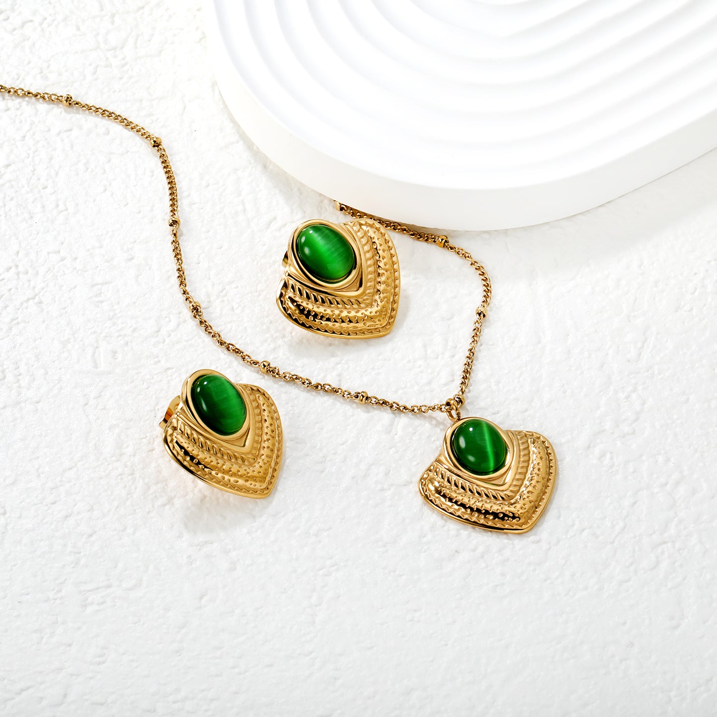 Wholesale 18K Gold Plated Shell Jewelry Set Mother-of-Pearl & Emerald Accent Necklace Earrings Light Luxury