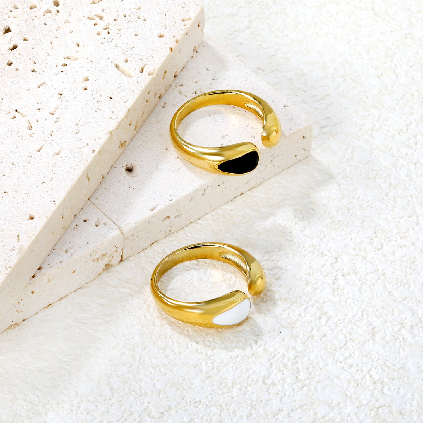 Wholesale 18K Gold Plated Arc Ring Mother-of-Pearl & Onyx Inlay Open Band Contrast Luxury