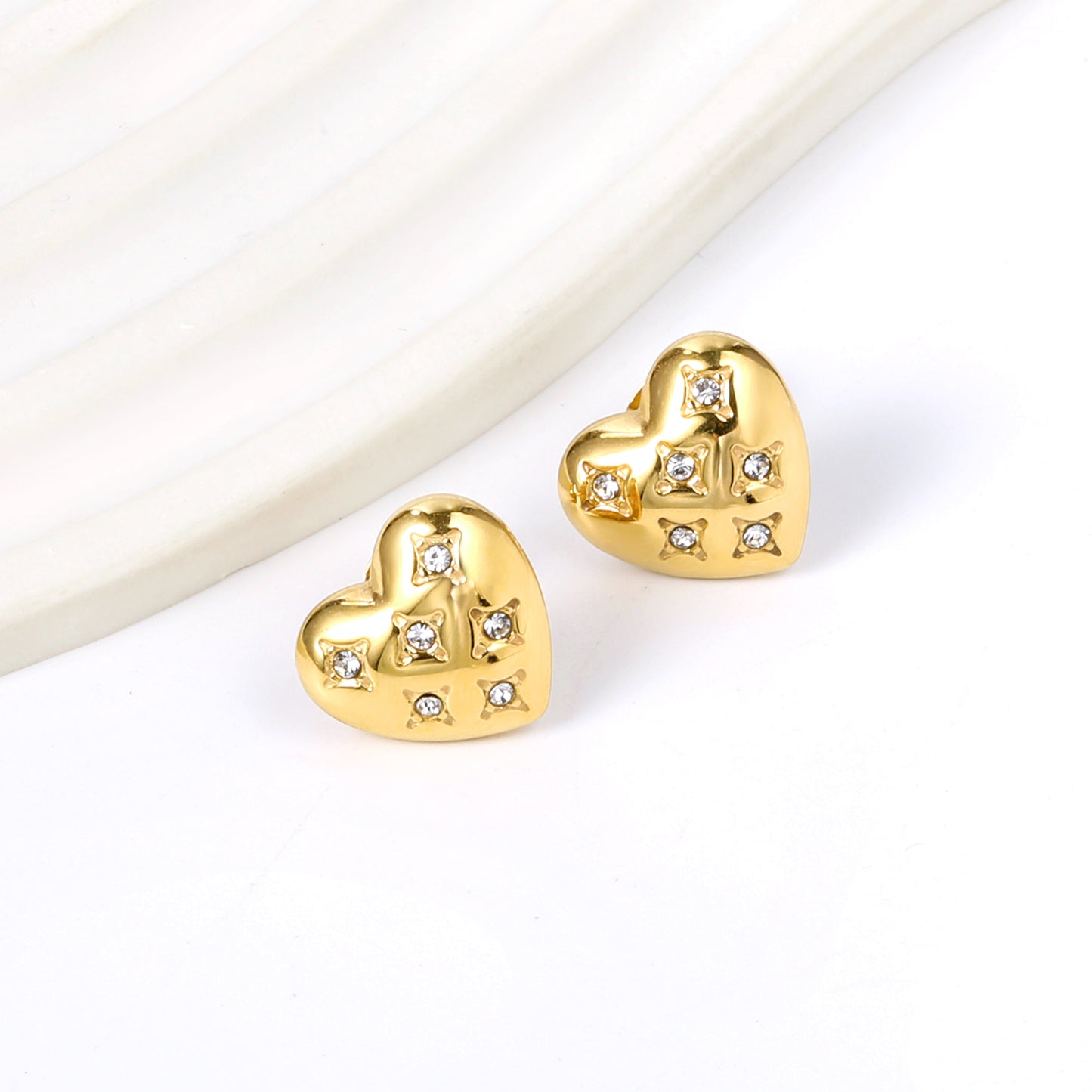 Wholesale 18k Gold Diamond Heart Earrings Glamorous Touch