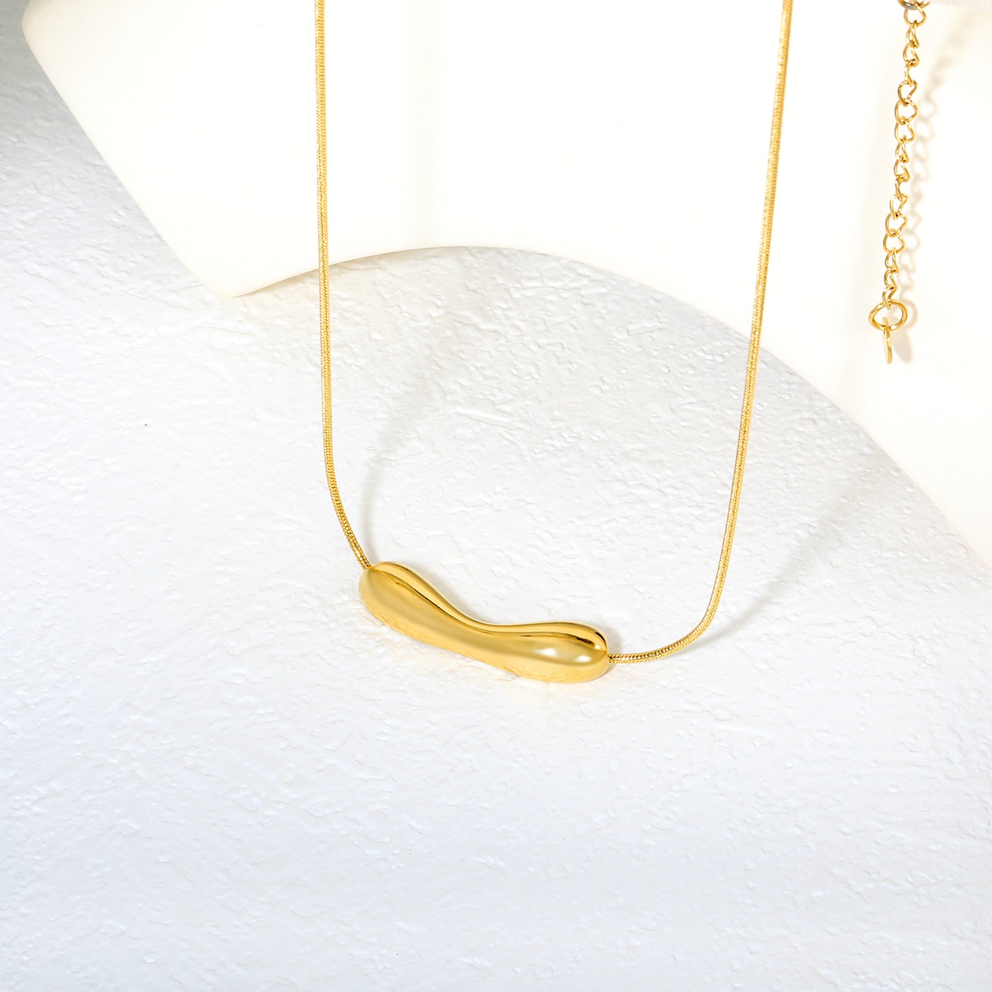 Wholesale 18K Gold Plated Fluid Form Pendant Necklace Organic Curves Minimalist Natural