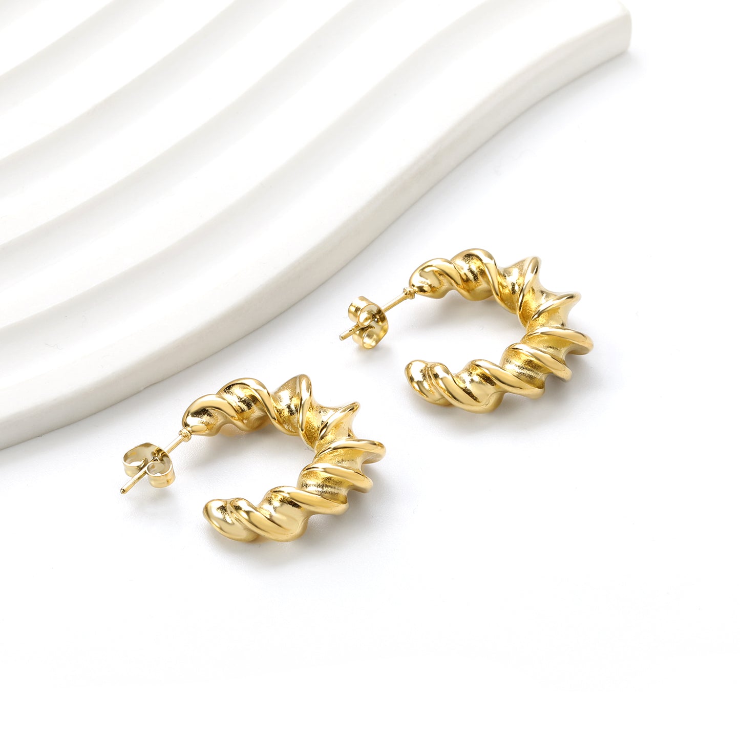 Wholesale Twisted Gold Hoop Earrings for Accessory Vendors