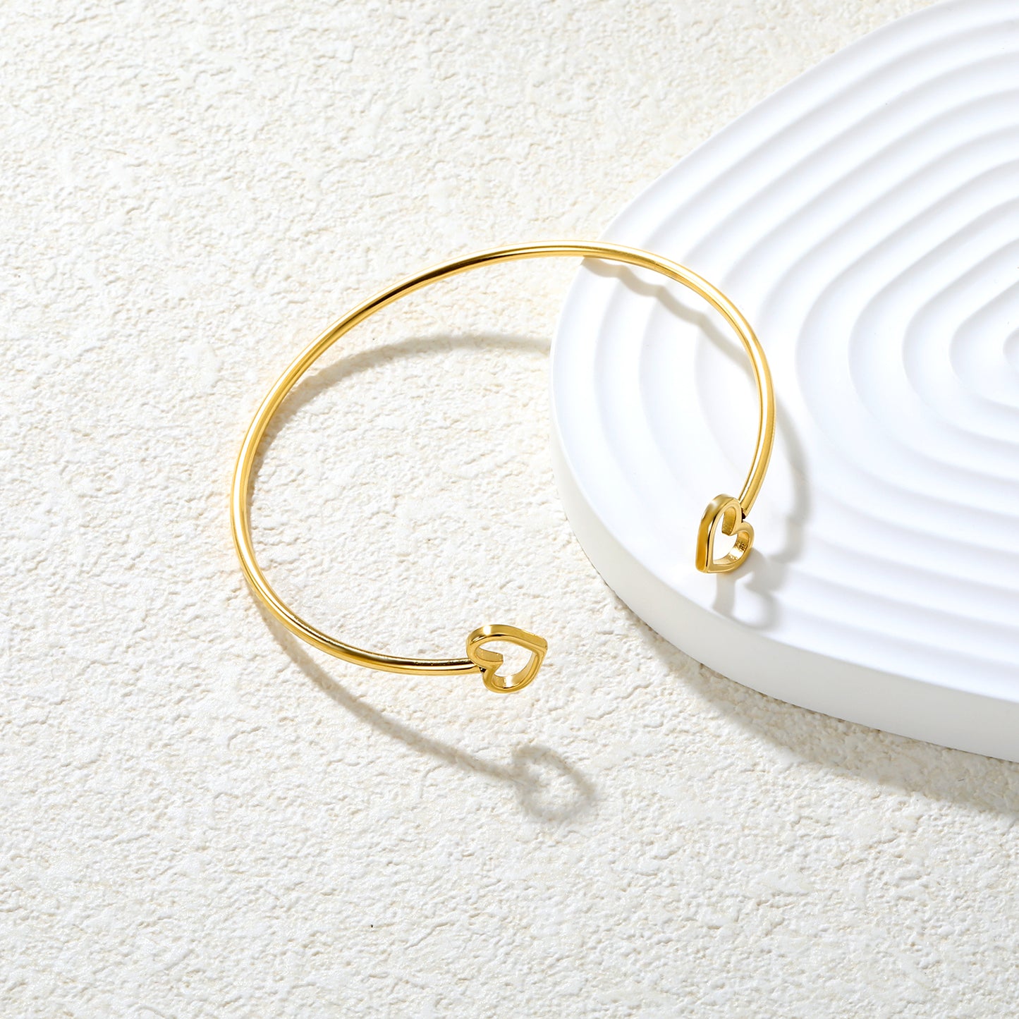 Wholesale Waterproof PVD Gold Hollow Heart Open Cuff Bracelet