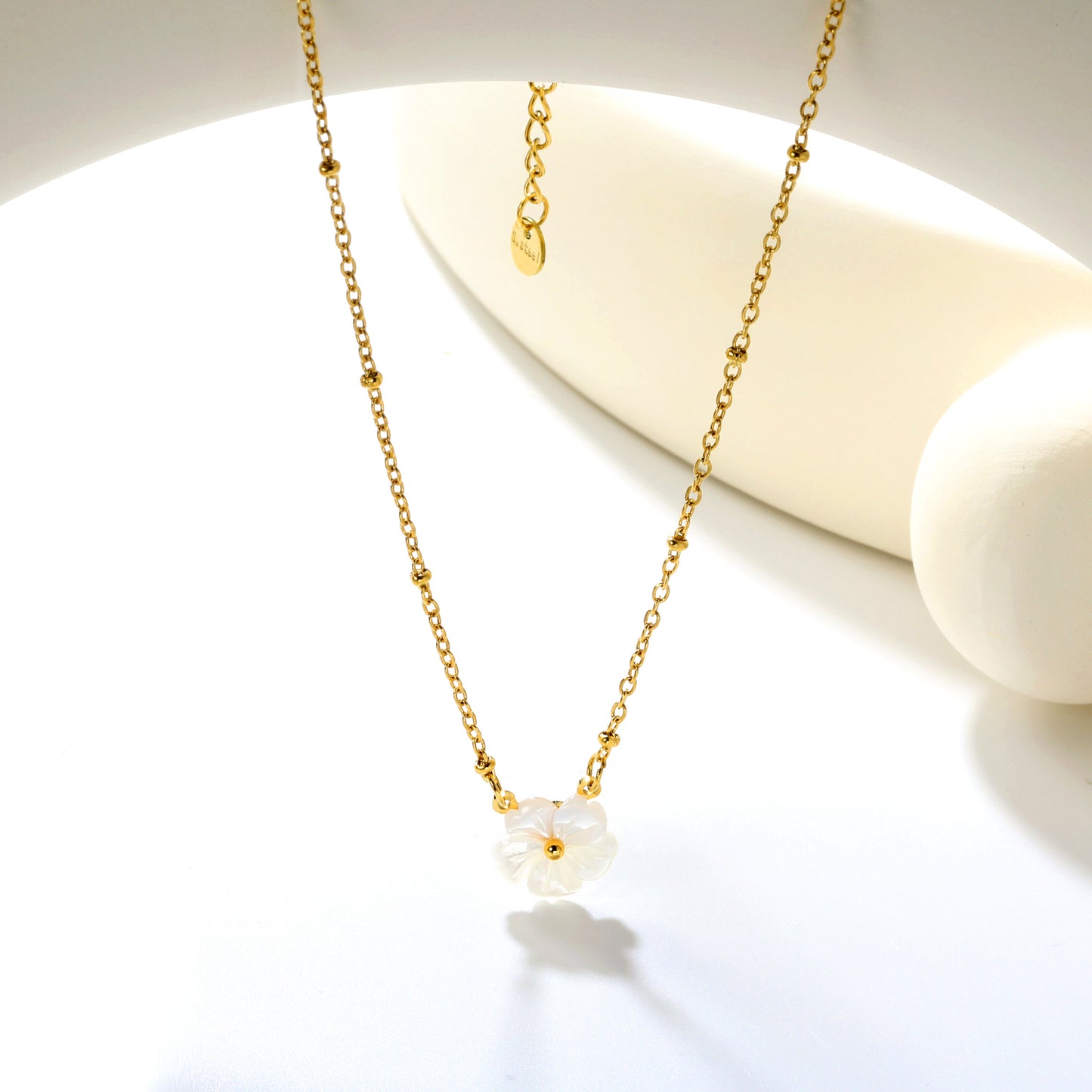 Stainless Steel Gold White Shell Peach Blossom Flower Bead Chain + Round Tag Necklace Jewelry Supplier