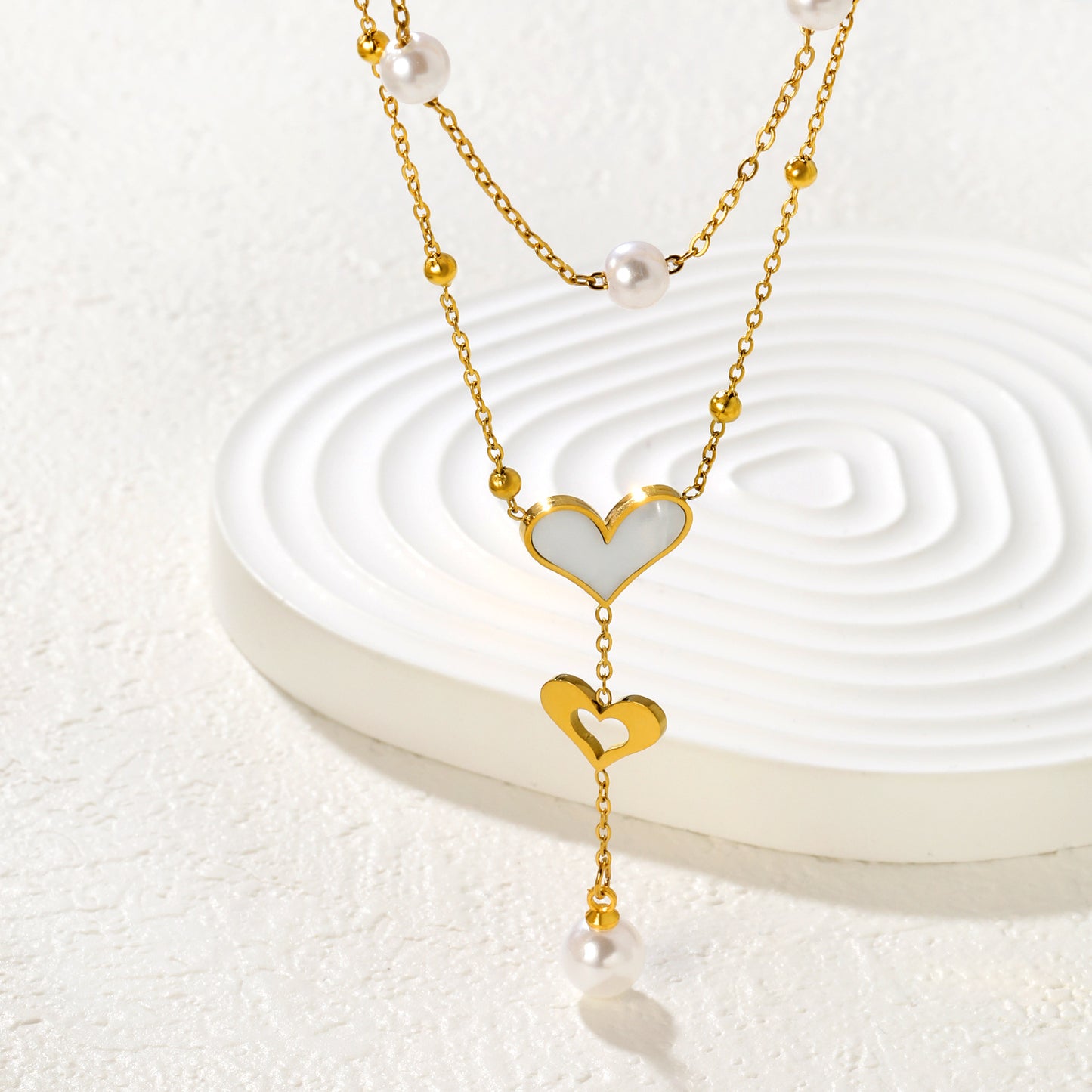 Wholesale Waterproof PVD Gold Sculpted Double Heart Pearl Tassel Necklace