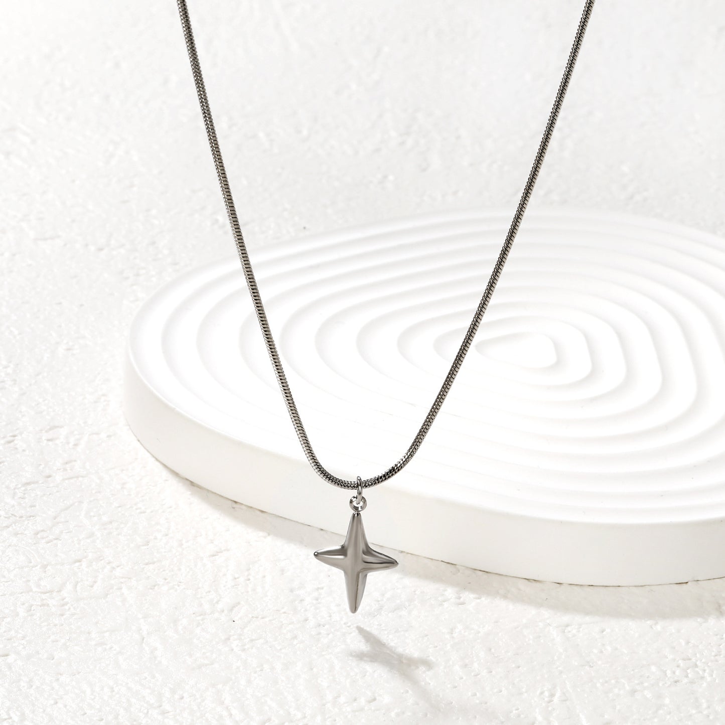 Wholesale Waterproof PVD Silver Sculpted 4-Point Star Snake Chain Necklace