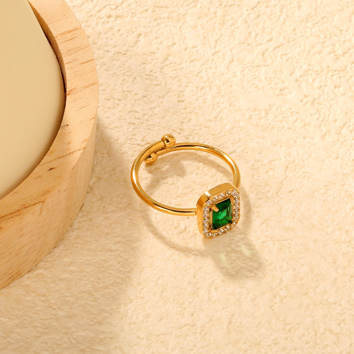 Luxury Emerald Green Zircon Halo Ring Stainless Steel Waterproof