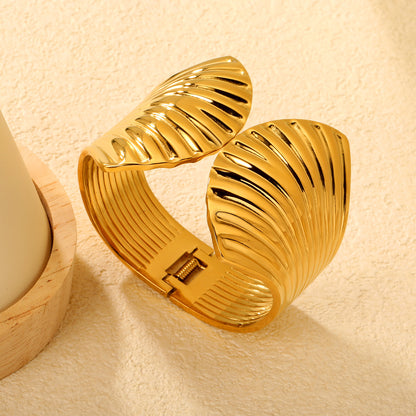 Chunky 304L Stainless Steel Ripple Bangle | High-End Gold Cuff