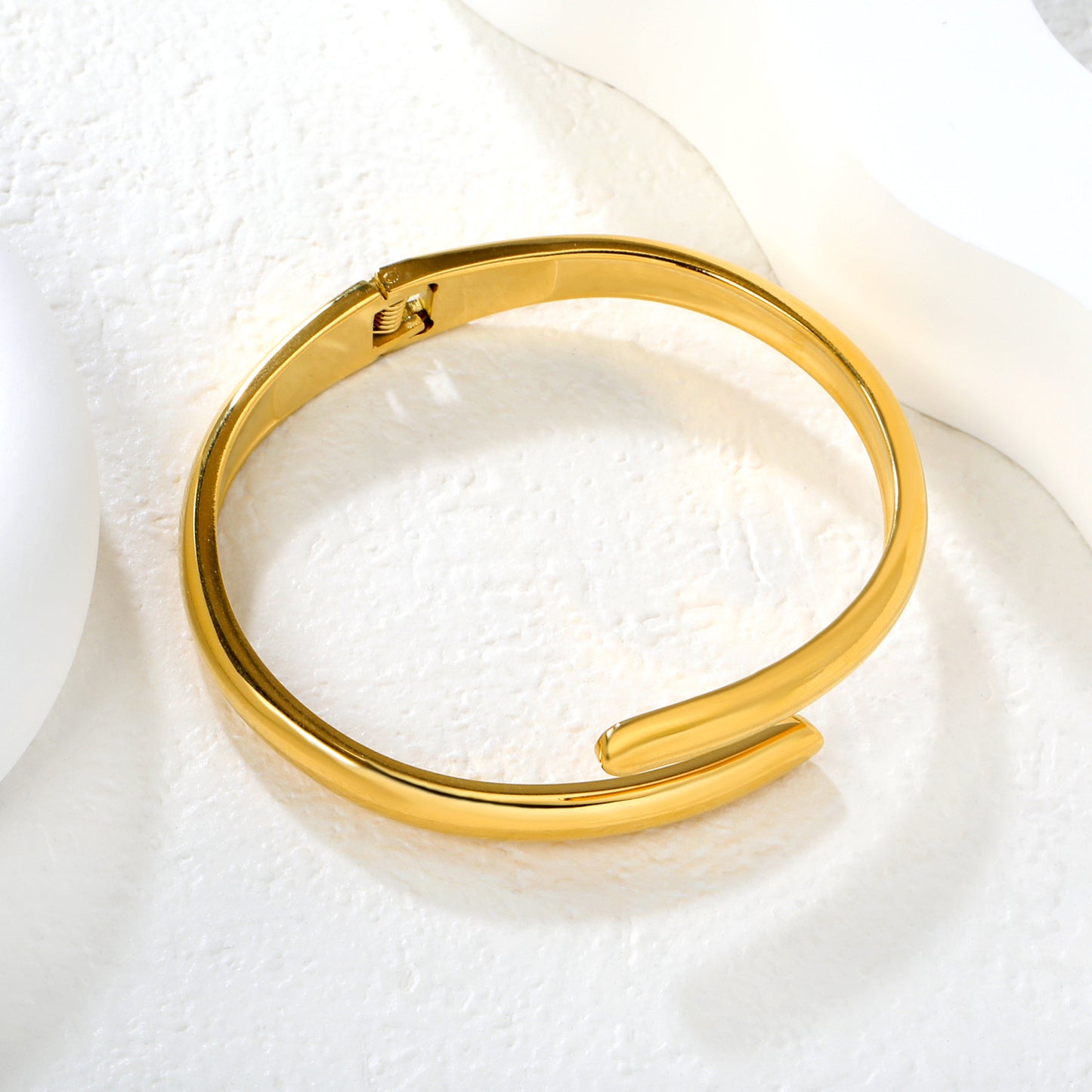 Wholesale 304L Stainless Steel Cross-over Bangle with Spring