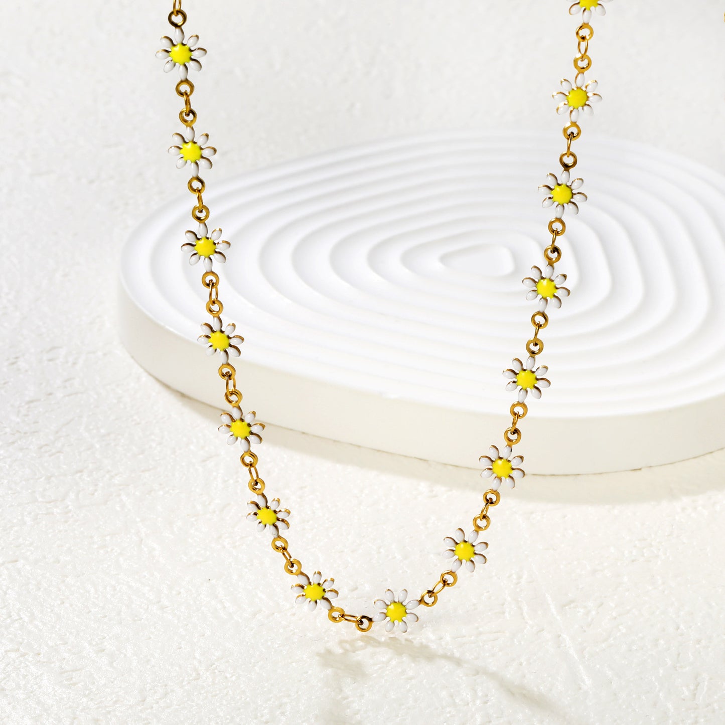 Sweet Daisy Flower Necklace Stainless Steel Non-Tarnish Hypoallergenic