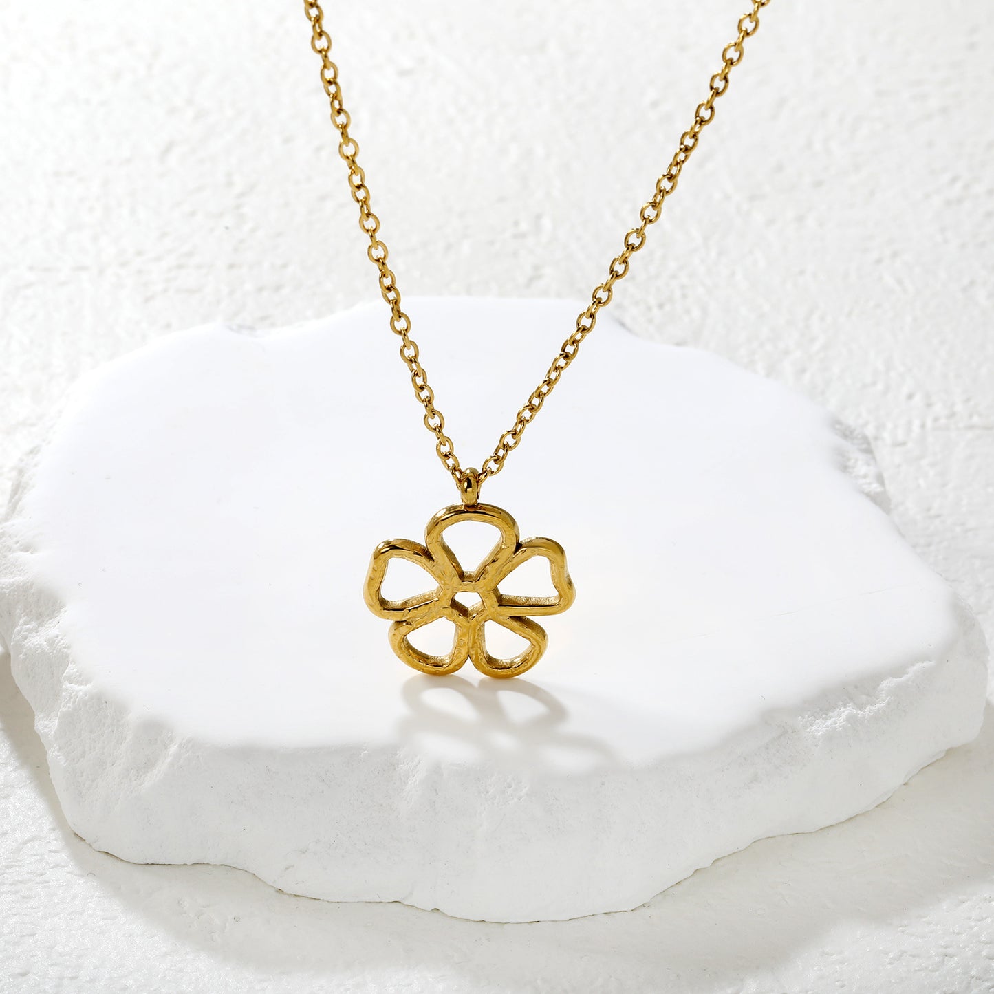 Bulk 304L Stainless Steel Gold Hammered Flower Pendant Necklace