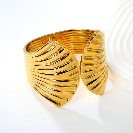 Chunky 304L Stainless Steel Ripple Bangle | High-End Gold Cuff