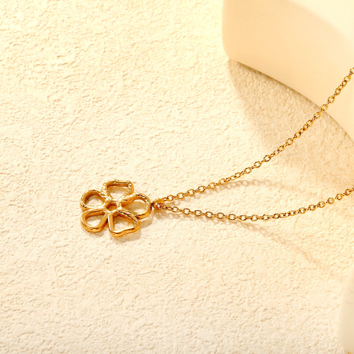 Bulk 304L Stainless Steel Gold Hammered Flower Pendant Necklace
