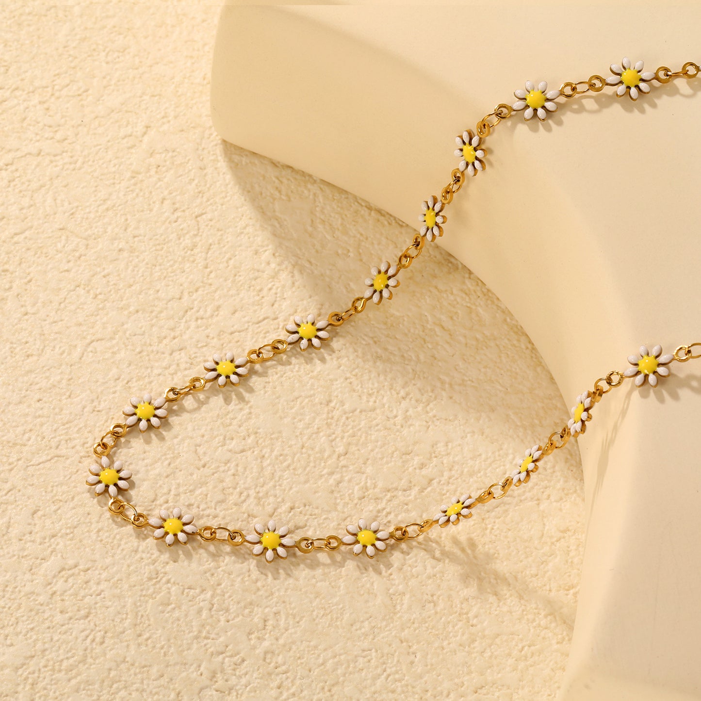 Sweet Daisy Flower Necklace Stainless Steel Non-Tarnish Hypoallergenic