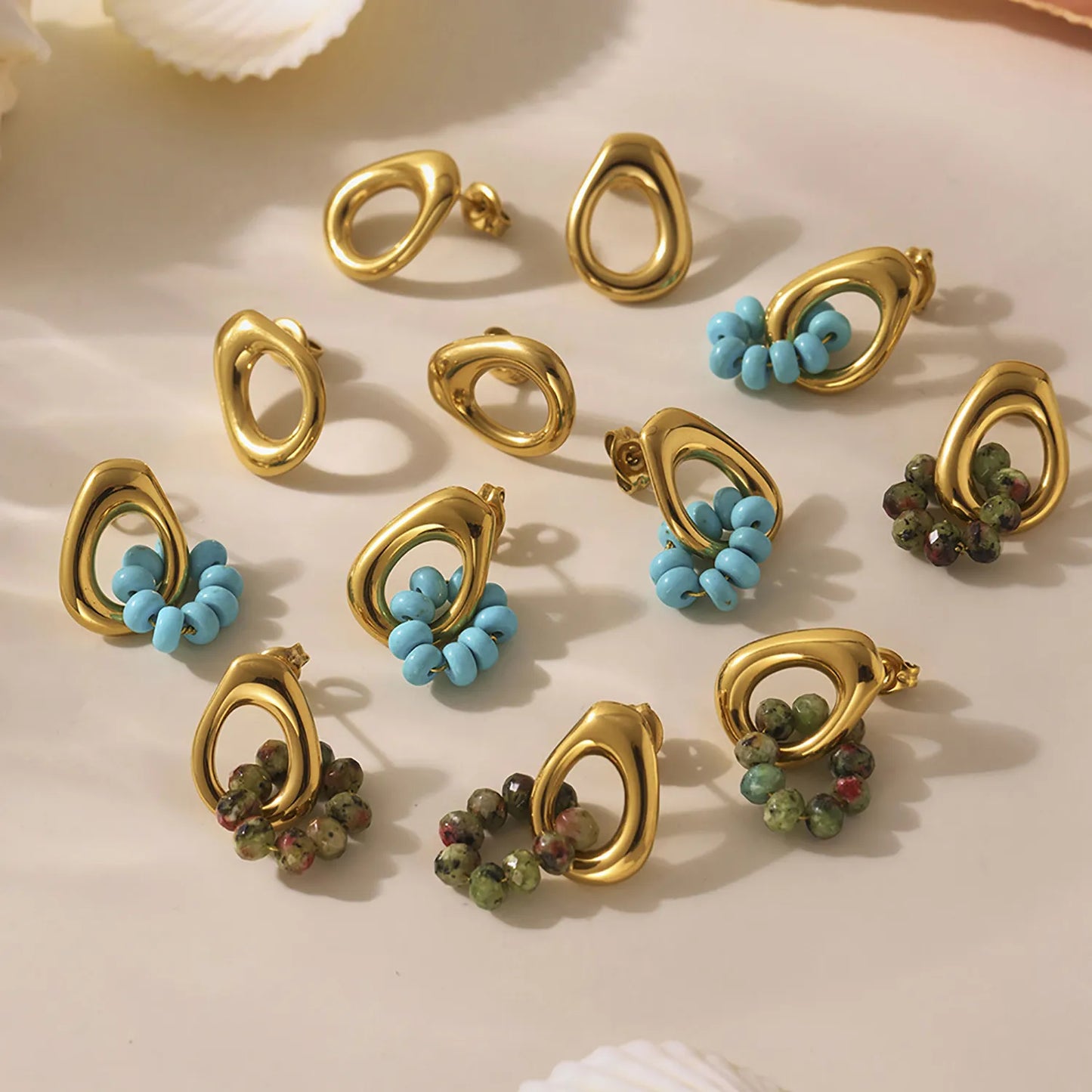 Wholesale Waterproof Antique PVD Gold Sculpted Teardrop Huggies