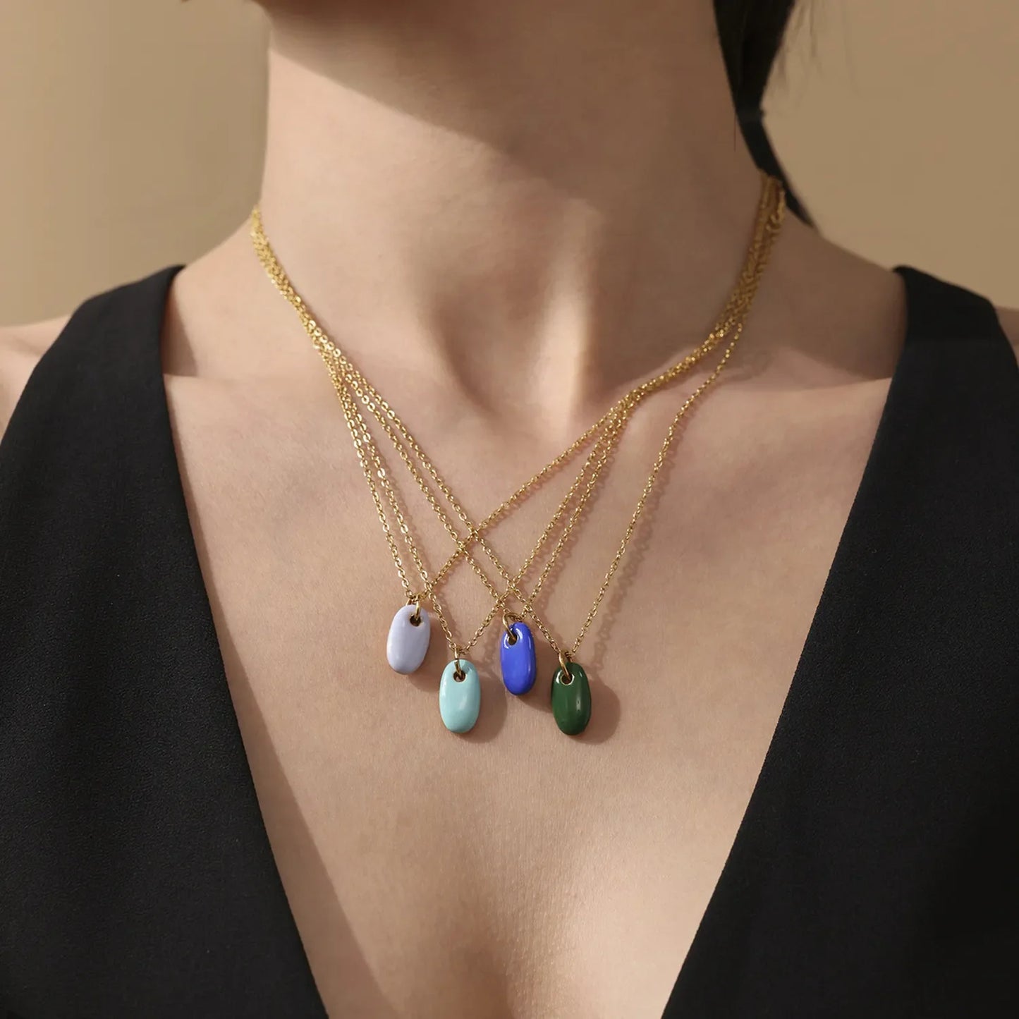 Wholesale Waterproof PVD Gold Sculpted Oval Gemstone Pendant Necklace